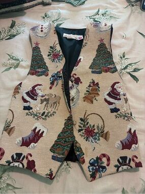 Orvis Beige Holiday Tapestry Vest with Christmas Motifs
